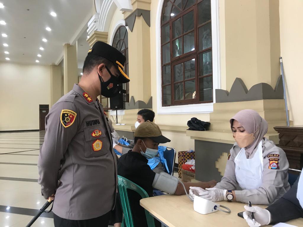 Polresta Serang Polda Banten Vaksin Merdeka di Masjid Al Bantani