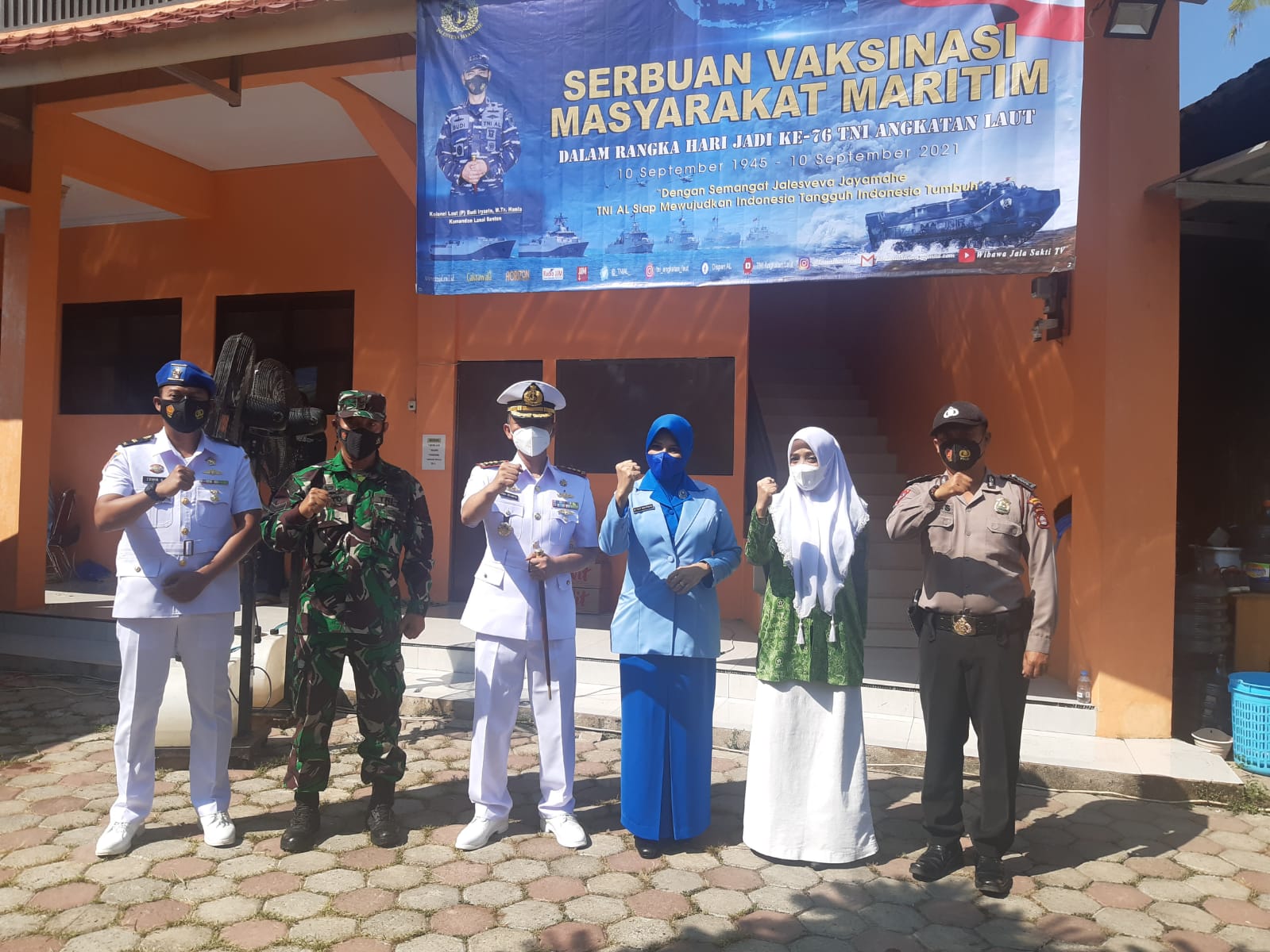 TNI AL Banten : Kembali Gencarkan Serbuan Vaksinasi Masyarakat Maritim  “Go To Pondok Pesantren"