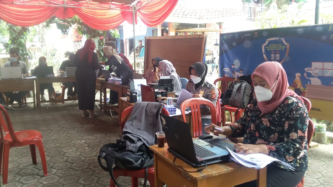 Vaksinasi Massal di Desa Arjasari Kecamatan Arjasari