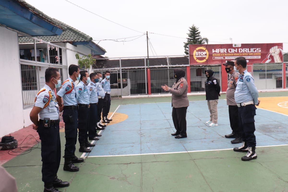 Kasat Binmas Polres Lamsel Sambangi Lapas Kelas II.A Kalianda