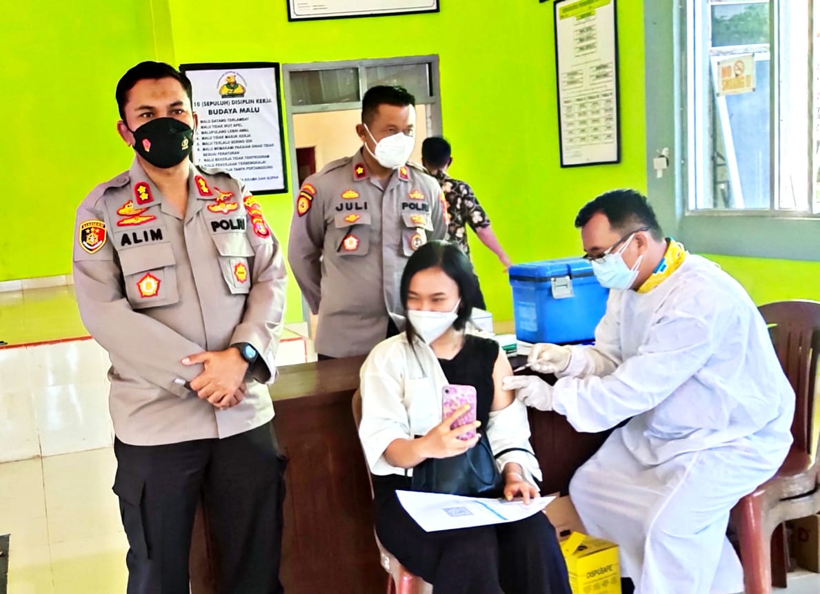 Polres Mesuji Bersama Puskesmas Wira Bangun Laksanakan Vaksinasi Tahap Ke Dua