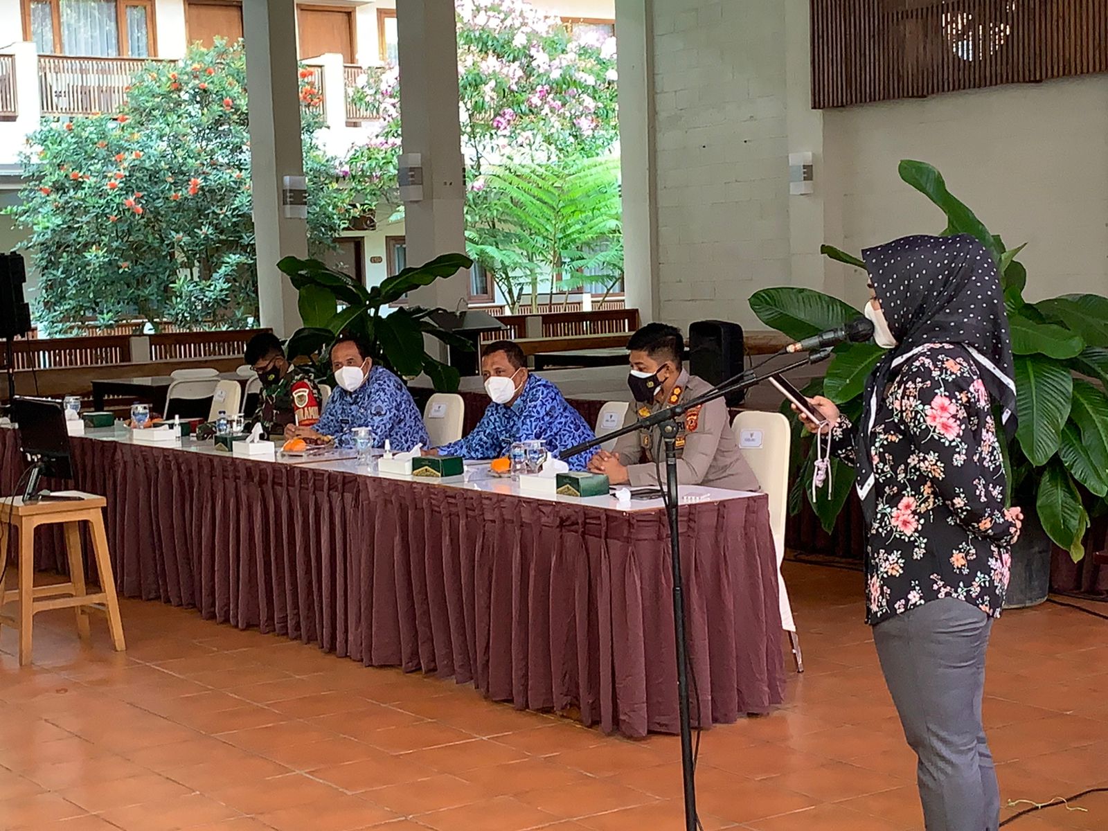 Bupati Pangandaran  Tegaskan, Kejar Target 90 % Vaksinasi Dalam Rapat Evaluasi Yang Dihadiri Kapolres dan Dandim 0613