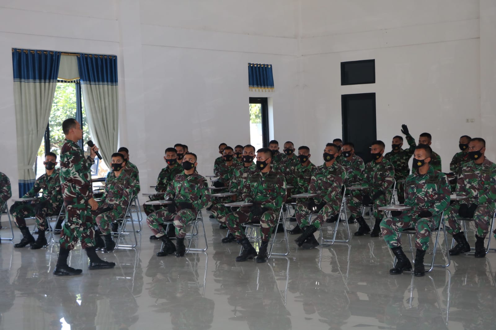 Danpusdiklat Paskhas Melaksanakan Jam Komandan  Kepada Siswa Kursus Jump Master A-26