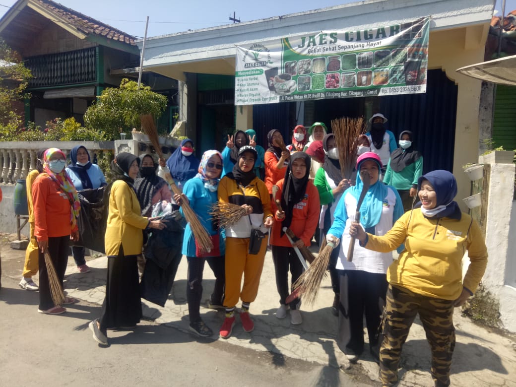 PKK Desa Cikajang Kabupaten Garut Kembali Turun ke Lingkungan 