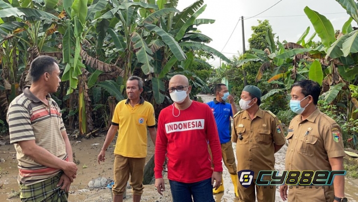 Sekda Tanggamus Kunjungi Pekon Terdampak Banjir Bandang di Wonosobo