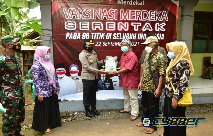 Kapolres Banjar bersama Dandim 0613 Ciamis Tinjau Pelaksanaan Vaksunasi