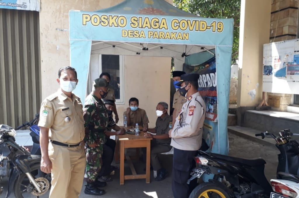 Muspika Bersama Kapolsek Himbau Prokes di Pasar Leuwimunding