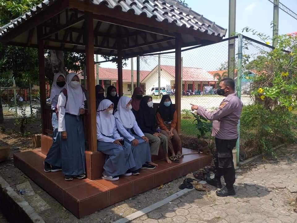Polisi Sambangi Anak Sekolah Himbauan Prokes