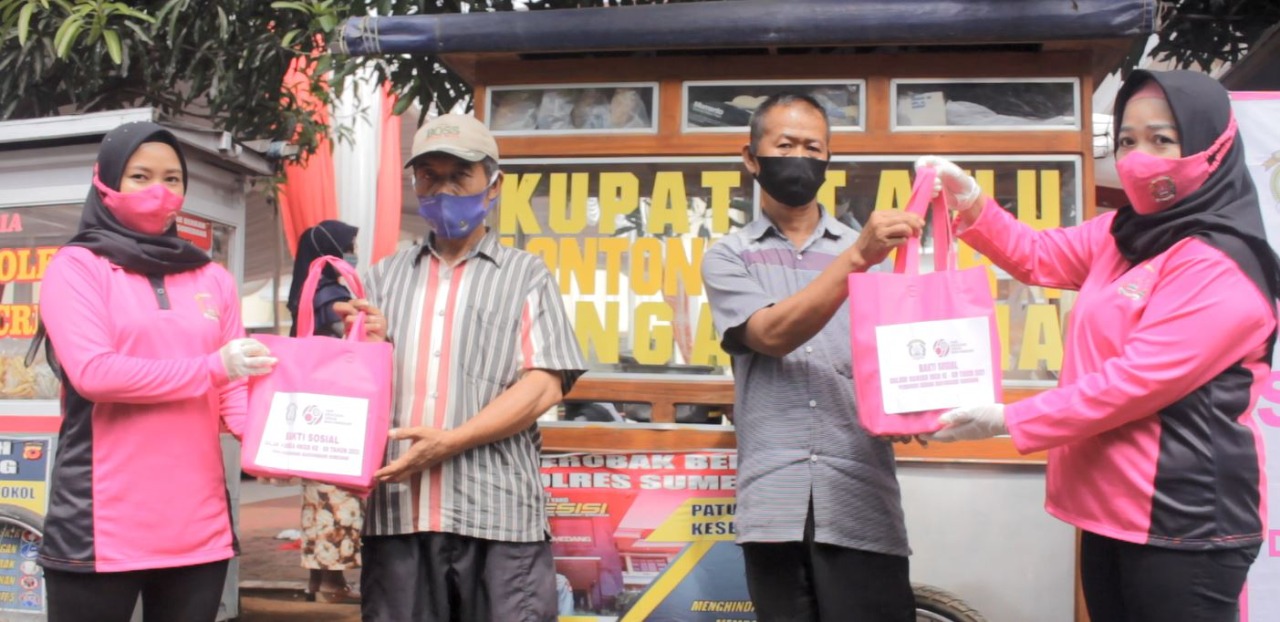 Polres Sumedang Borong Dagangan dari Beberapa PKL