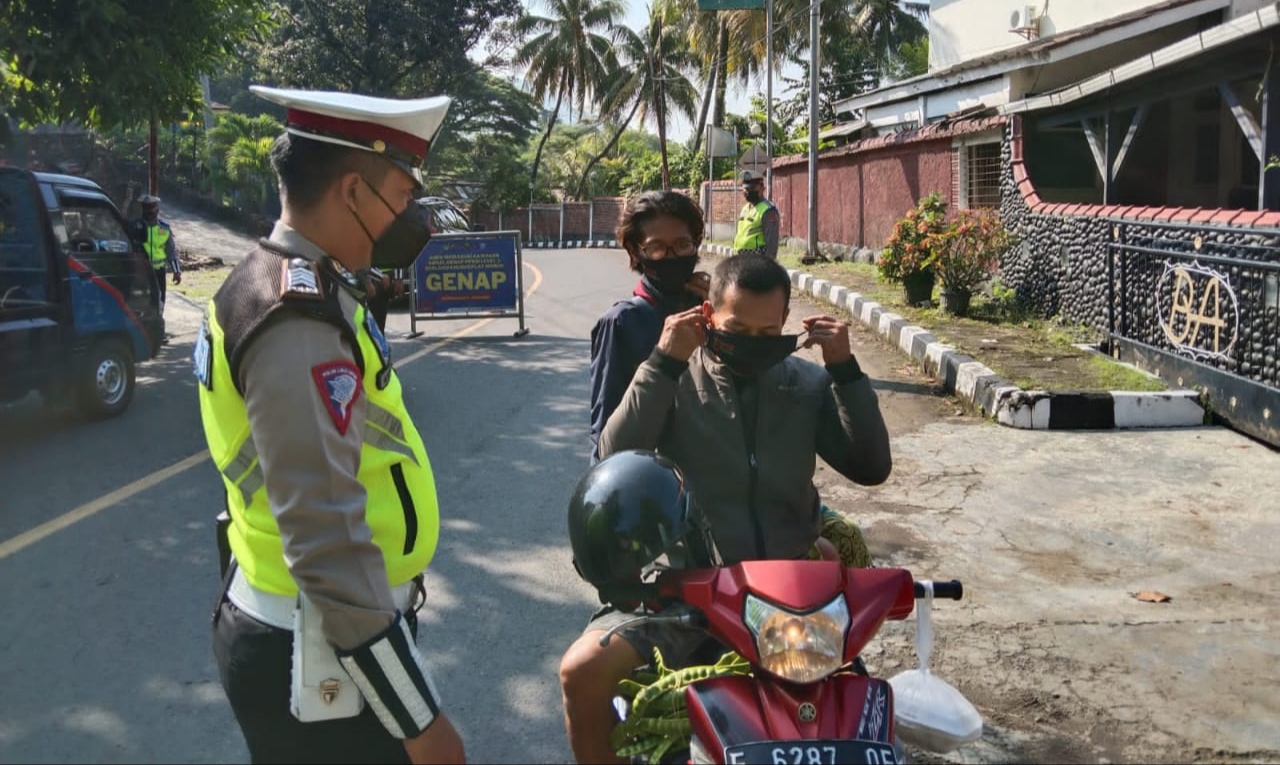 Polres Sukabumi Kendalikan Jumlah Wisatawan Serta Pastikan Penerapan Prokes
