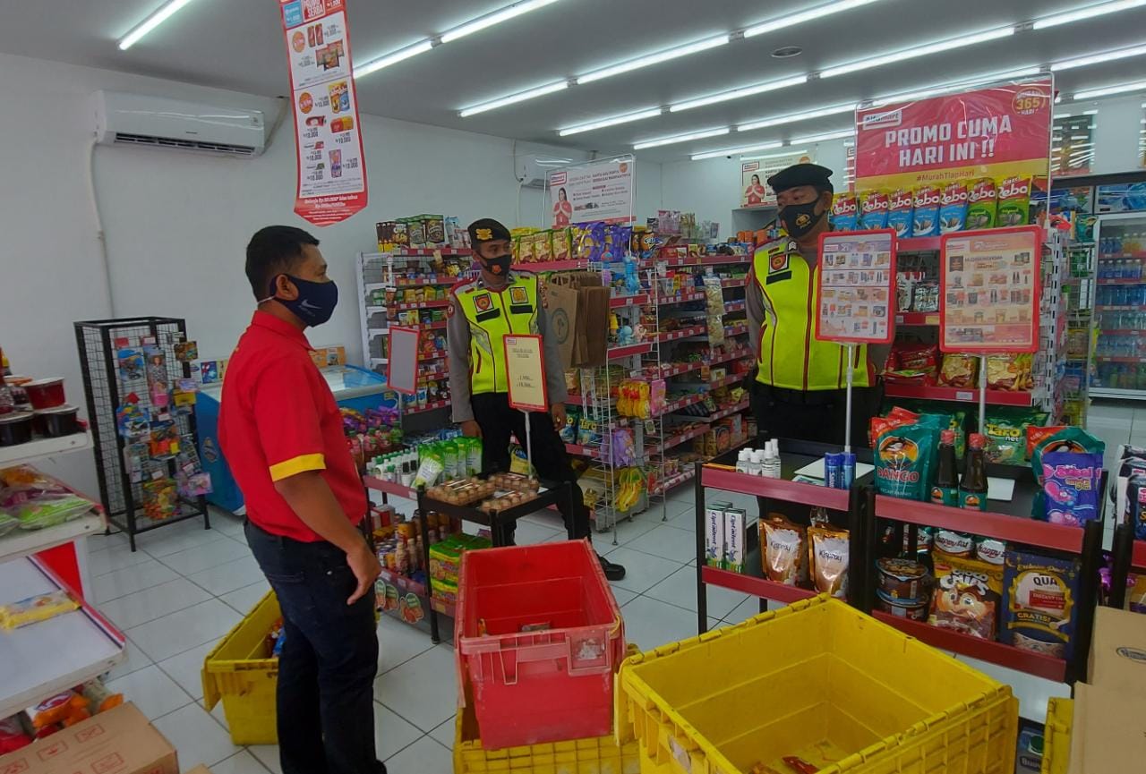 Polisi Himbau Prokes di Tempat Perbelanjaan