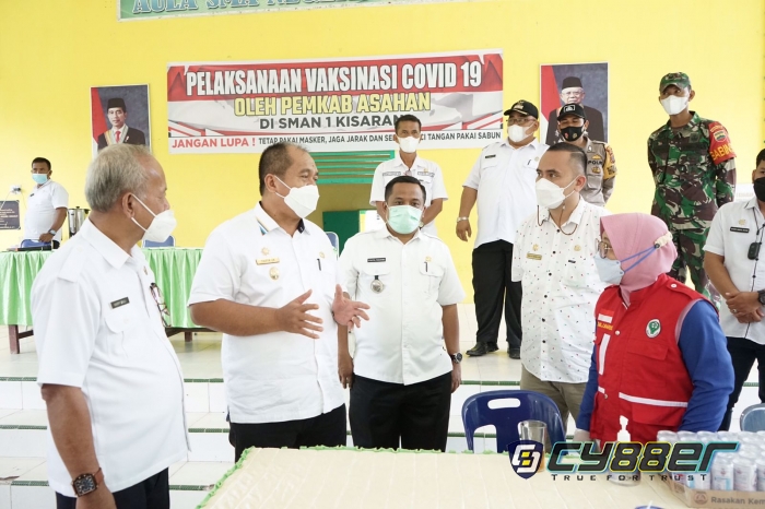 Wakil Bupati Asahan Tinjau Pelaksanaan Vaksinasi di SMAN 1