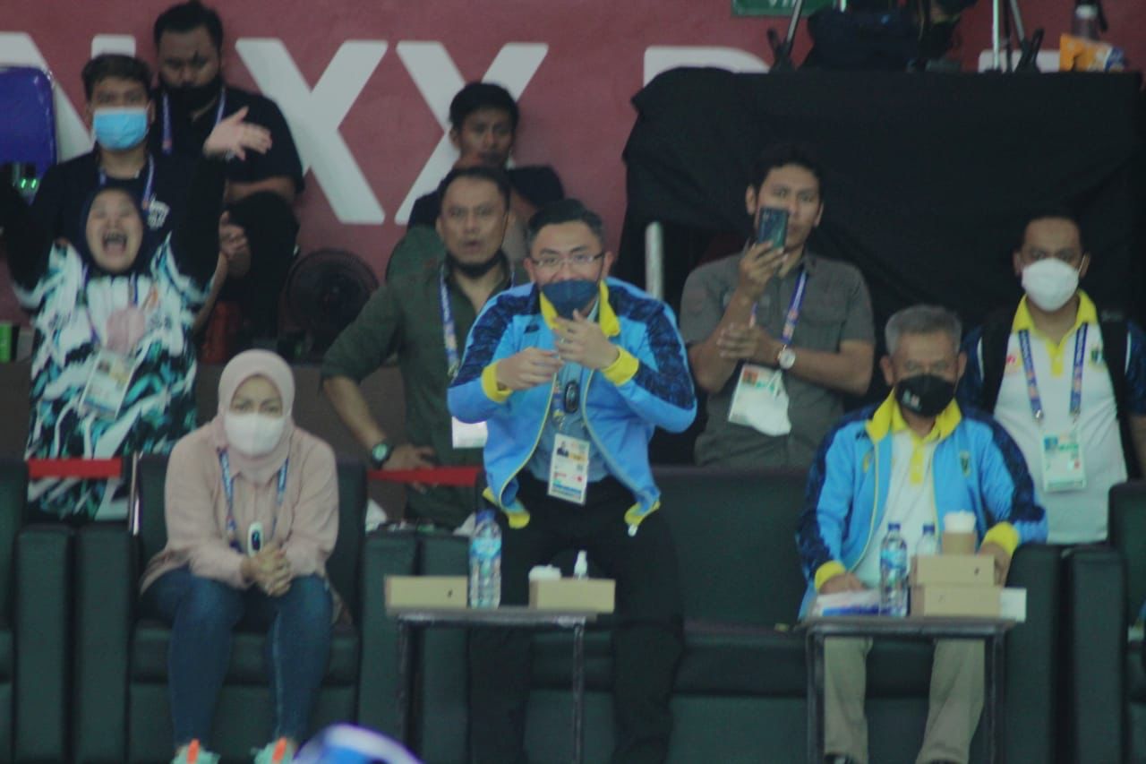 Lolos Ke Final, Atlet Muay Thai Banten Menangis Dipeluk Wagub 