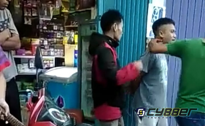 Pencuri Motor yang Sedang Beraksi Tertangkap Oleh Warga
