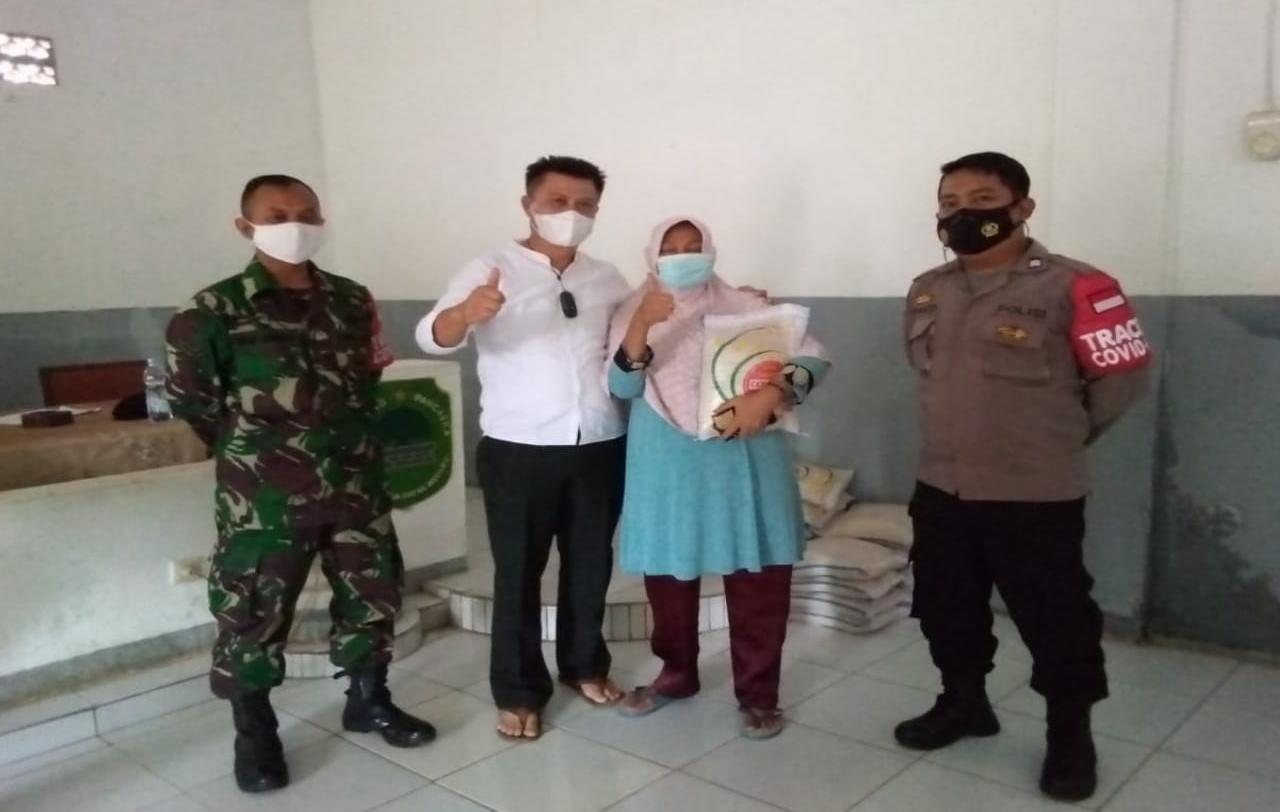 Bansos Sebanyak 3.000 KG Beras Disalurkan Polisi Kepada Masyarakat Kurang Mampu