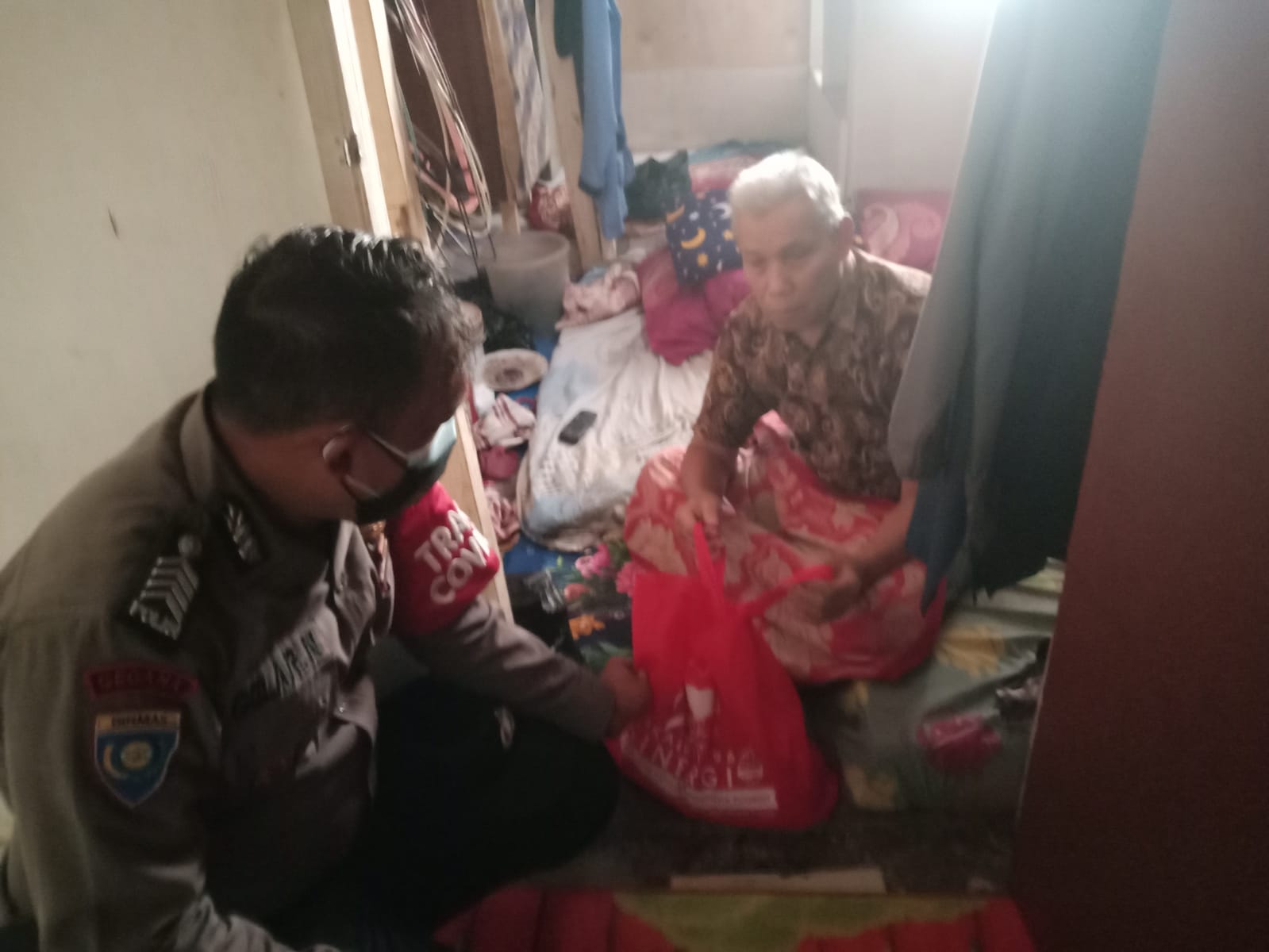Polri Salurkan Bansos dari Alumni AKABRI 96 BHRATASENA