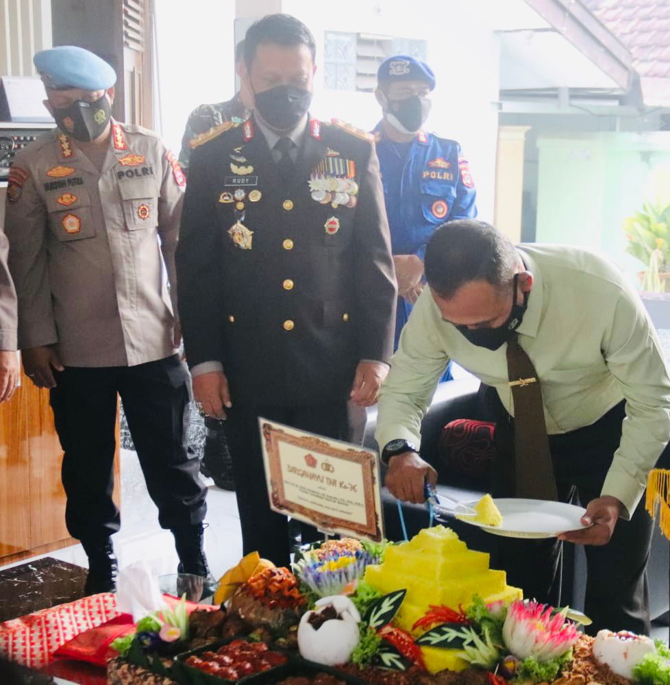 HUT TNI ke 76 Polda Banten Beri kejutan Pada Danrem 064/MY