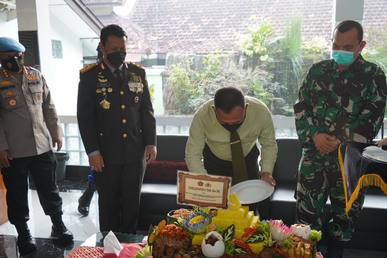 Kediaman Danrem 064/MY Dikunjungi Kapolda Banten