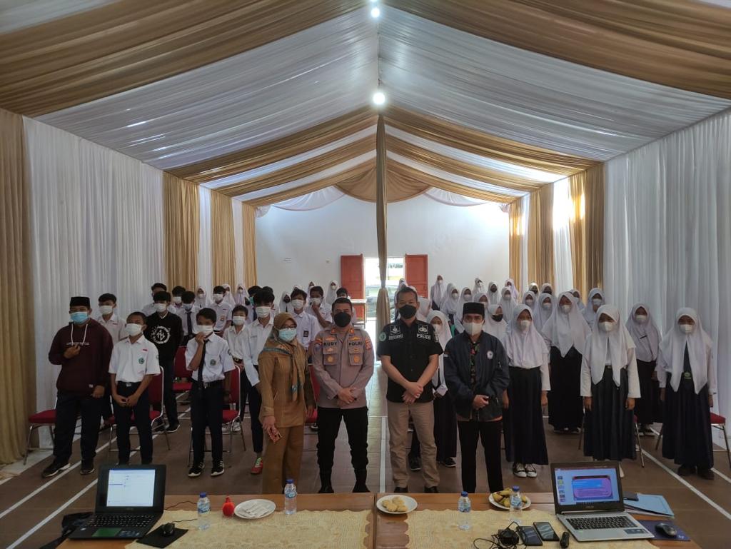 Polisi Lakukan Penyuluhan Kepada Pelajar Tentang Bahaya Narkoba