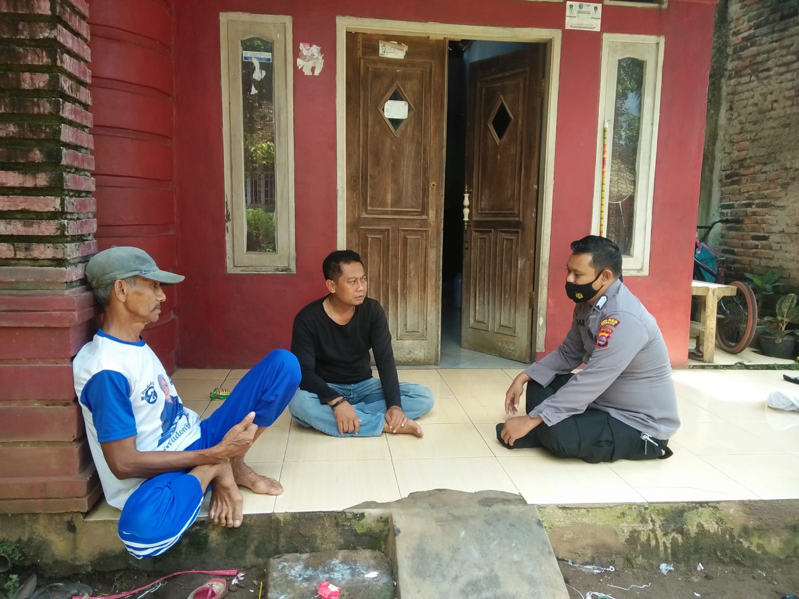 Bhabinkamtibmas Polsek Baros Himbau Tentang Kamtibmas Pada Warga