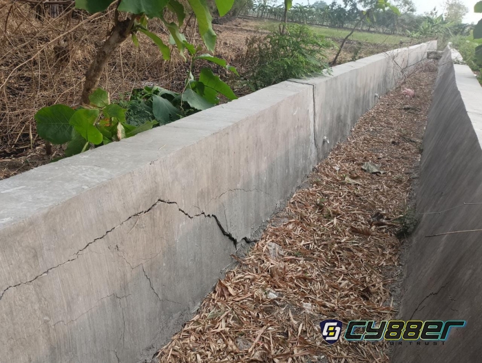 Baru 3 Bulan Dibangun, Saluran Irigasi di Desa Sumurgenuk Sudah Alami Keretakan