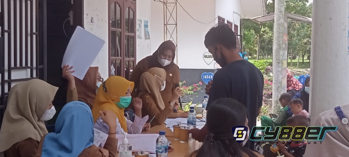Keluarga karyawan PTPN III Ikut Melakukan Vaksinasi Covid-19 Tahap 1, di Desa Perkebunan Labuhan Haji