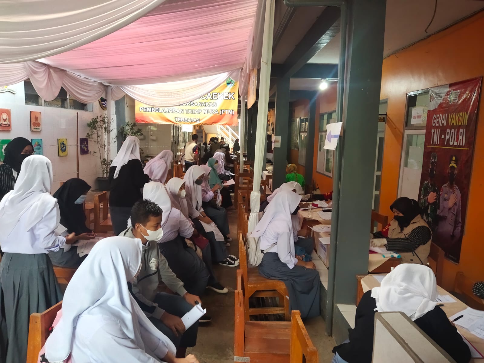 Gerai Vaksin Presisi untuk Siswa dan Tenaga Pengajar SMA PGRI Rancaekek