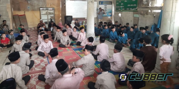 Masyarakat Gampong Krueng lingka Barat Kecamatan Baktiya Rayakan Maulid Nabi Muhammad SAW