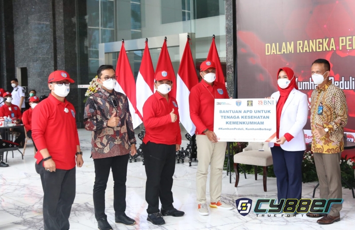 Giat Kemenkumham Peduli, Seribu Bingkisan Diserahkan untuk Pasien Wisma Atlet 