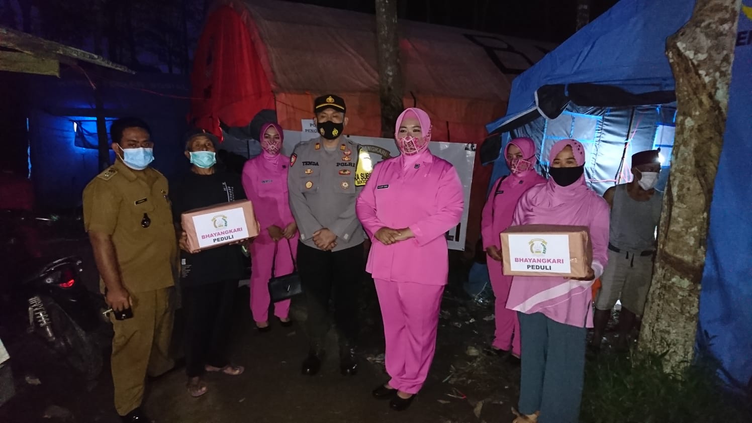 Bhayangkari Sumbang Bansos untuk Korban Bencana Kp. Cigalusur