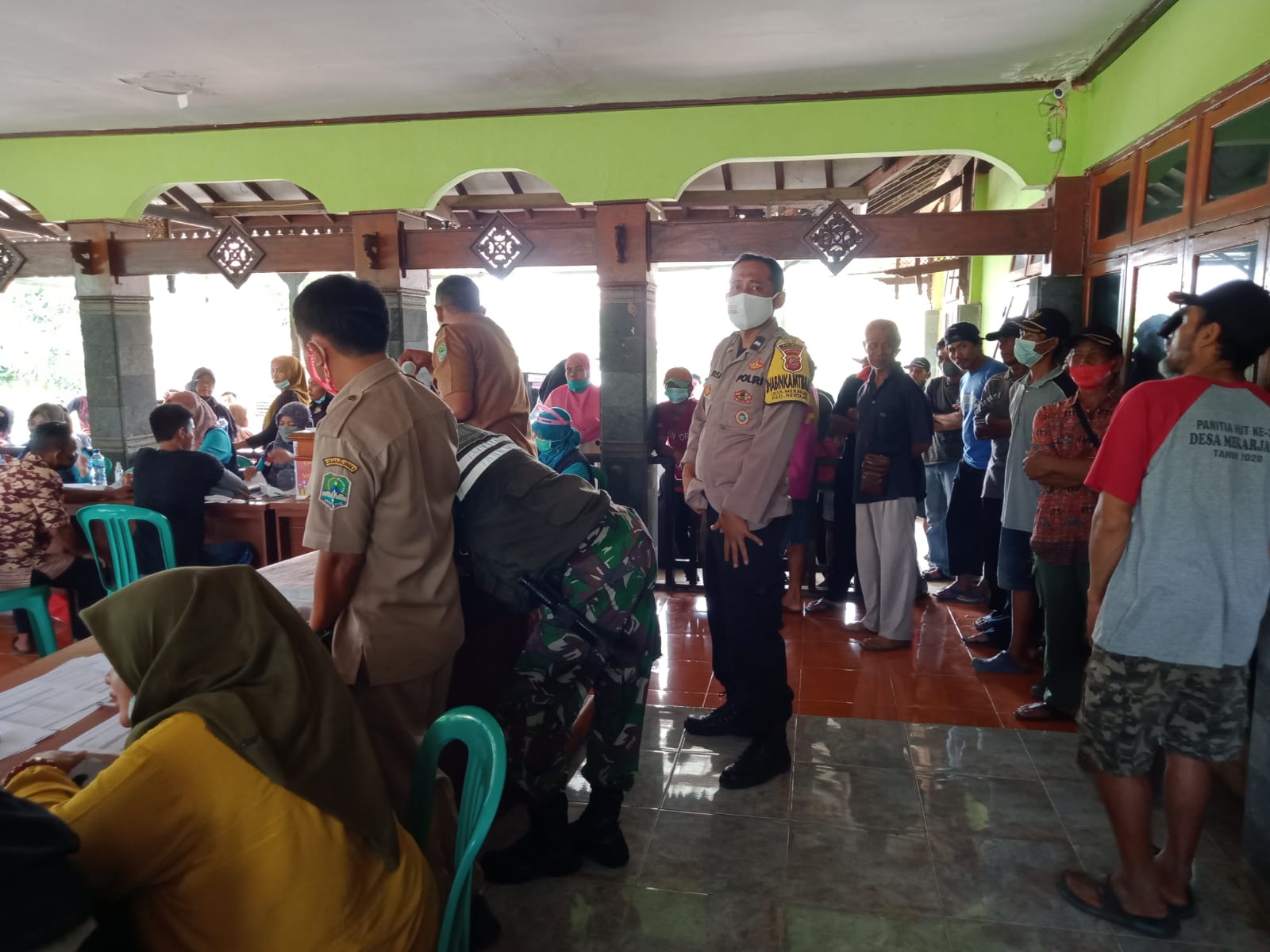Dukung Percepatan Vaksinasi Covid-19 Polisi Tinjau Langsung Pelaksanaan Vaksinasi di Desa Mekarjaya