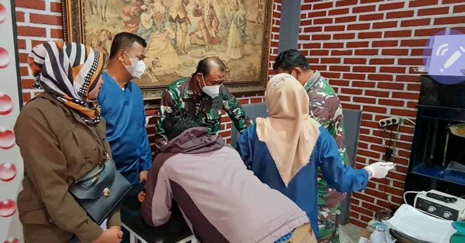 Peringati HUT TNI ke-76, Lanud Sulaiman Gelar Khitanan Massal