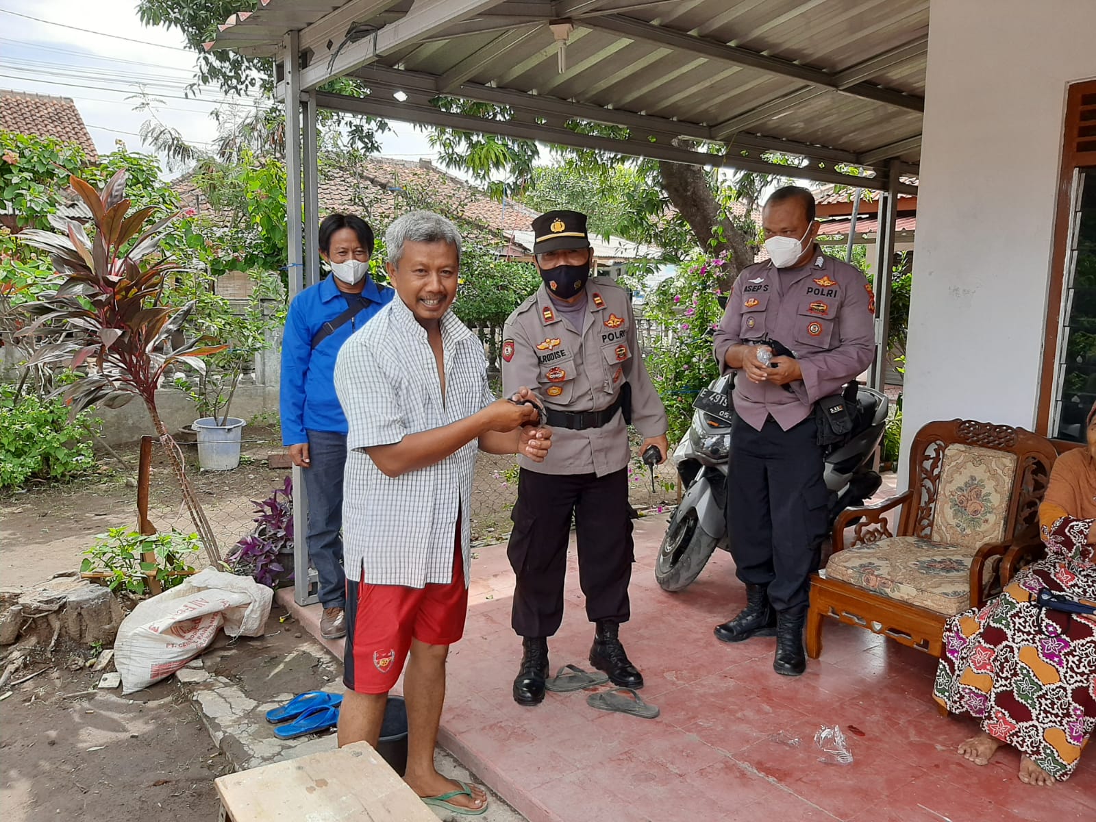 Polisi Lakukan Door to Door, Beri Edukasi Pada Masyarakat