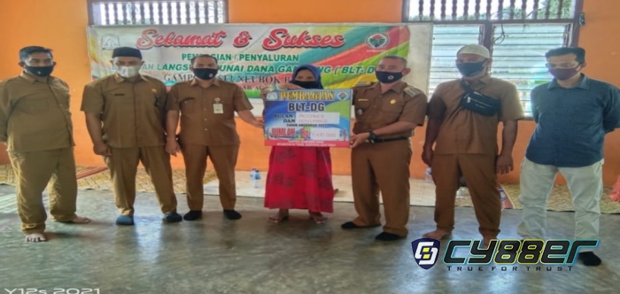 Geuchik Faisal Kades Seuneubok Barat, Bagikan BLT DD 