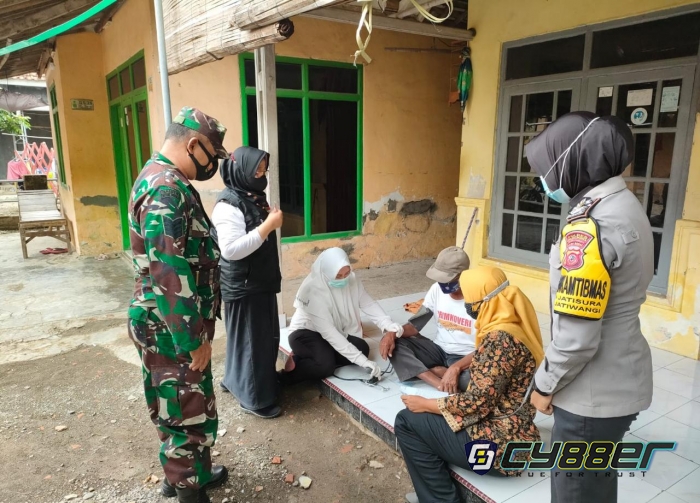 TNI-Polri, bersama Petugas Nakes Bersinergi Ajak Warga Lansia Untuk Vaksinasi 