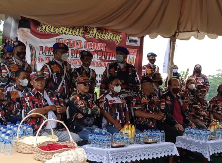 Peringati Hari Pahlawan, Ketum LMP Didampingi Kamada Jabar Lakukan Tabur Bunga di Makam Eddy Hartawan