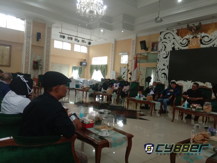 Diterima Audiensi, Sejumlah Insan Pers Datangi Rumdin Bupati Bandung