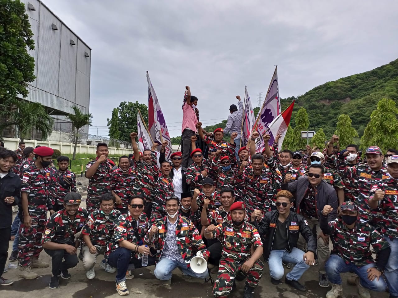 Aksi Damai Laskar Merah Putih Besama Ormas Se - Banten Membela Pengusaha Lokal