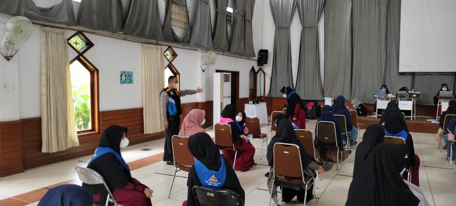 Polisi  Monitoring dan Pengamanan Vaksinasi 