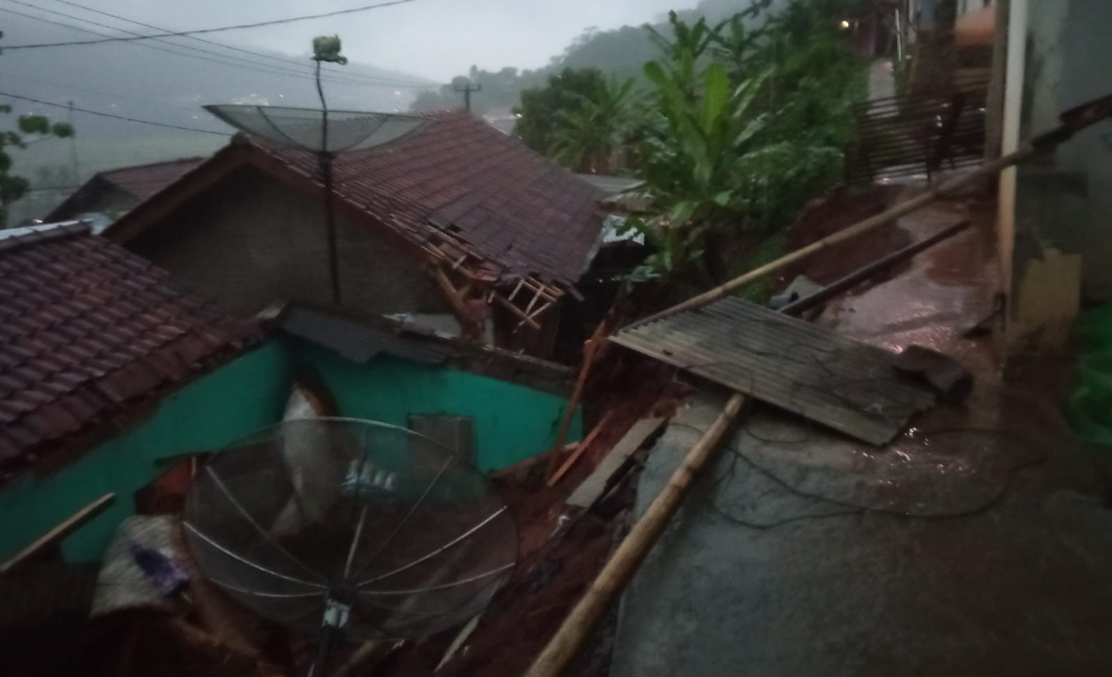 Satu Orang Meninggal Akibat Robohnya TPT di Dusun Sembir