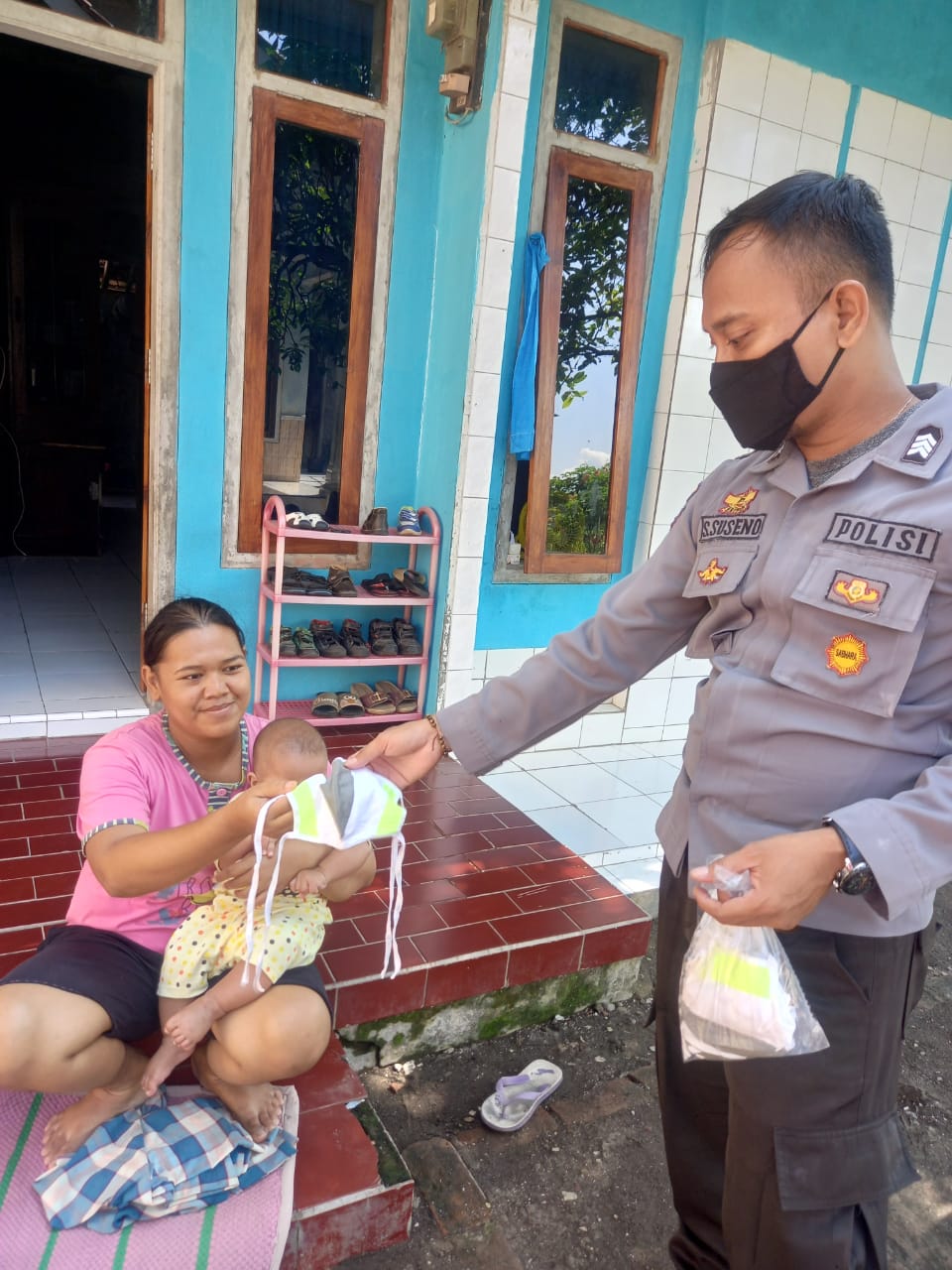 Bhabinkamtibmas Laksanakan Giat Ops Yustisi Pendisiplinan Masyarakat