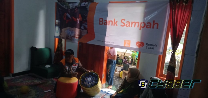 Peduli Lingkungan, Rumah Zakat Desa Mekarsari Cimaung Dirikan Bank Sampah