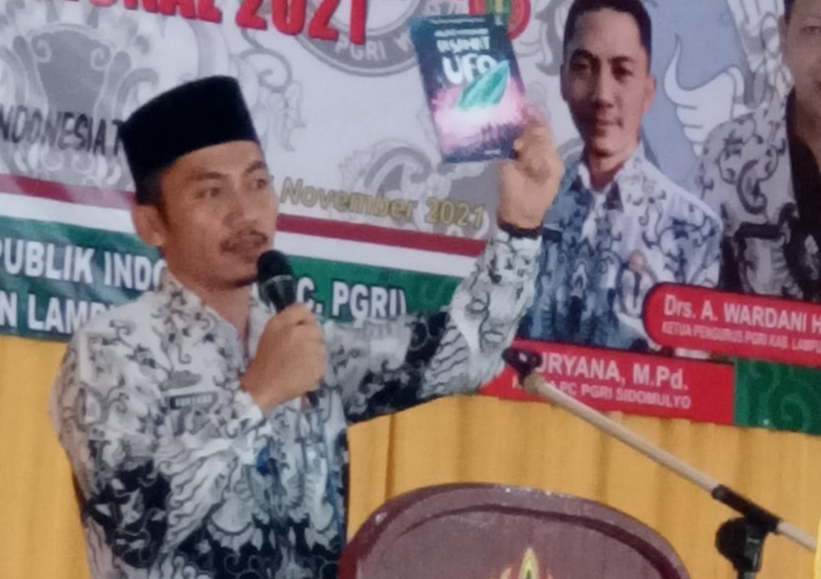 Peringati HUT ke-76, PC-PGRI Sidomulyo Gelar Upacara dan Temu Pamit Guru Purna Bakti