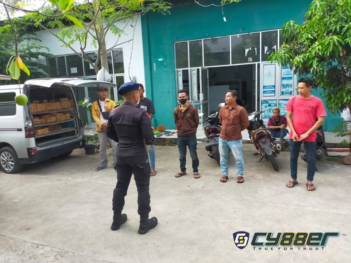 Disiplinkan Prokes di Kota Cirebon, Dansat Brimob Polda Jabar Terjunkan Patroli Sambang