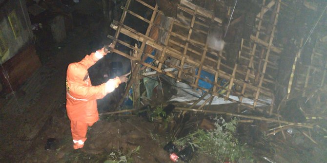 Longsor di Cukang Genteng Bandung, 1 Warga Tewas dan 2 Dilarikan ke RS