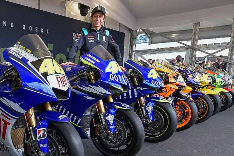 Usai MotoGP 2021 Valentino Rossi Gantung Helm