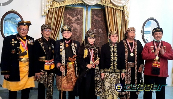 Ini Lima Pesan Rahasia Anton Charliyan dalam Pelantikan Panglima Baranusa Pajajaran di Keraton Kanoman Cirebon