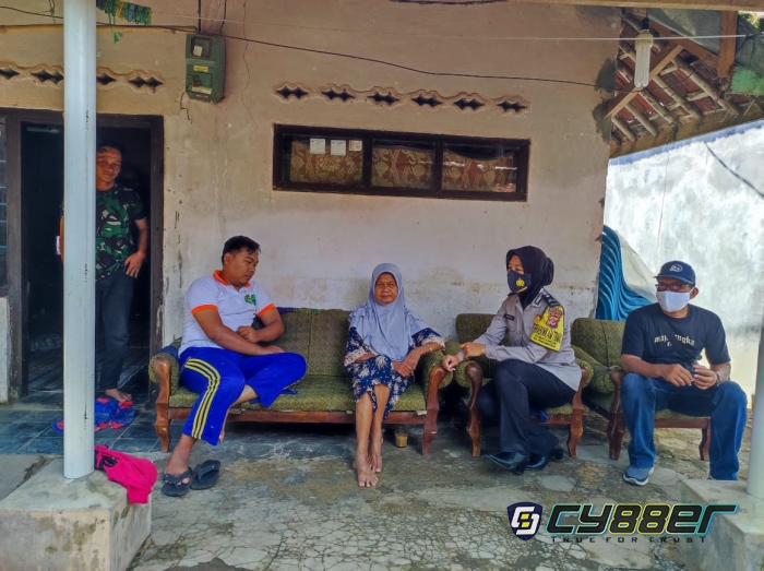 Polwan di Majalengka Secara DDS Sampaikan Pesan Kamtibmas dan Prokes