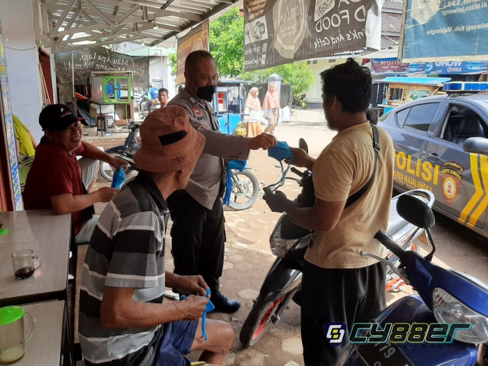 Tak Henti, Polri Lakukan Upaya Pencegahan Covid-19 dan Bag-Bagi Masker