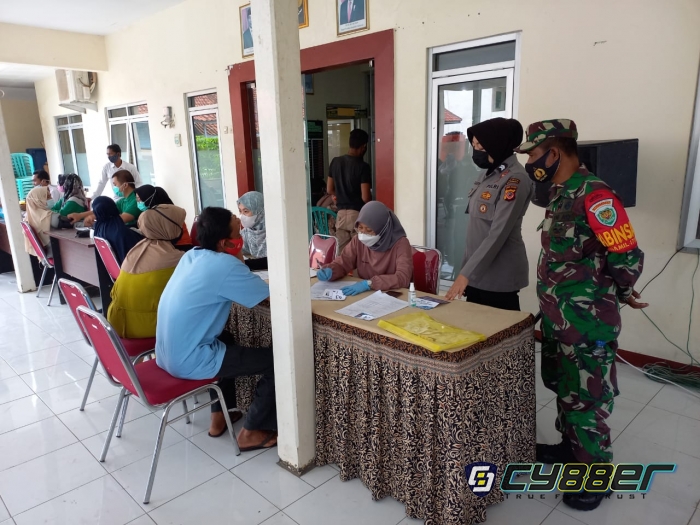 Monitoring Vaksinasi Warga Binaan, Polwan di Majalengka Himbau Prokes